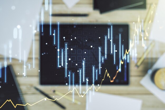 Doppelbelichtung des abstrakten kreativen Finanzdiagramms und des digitalen Tablets auf dem Forschungs- und Strategiekonzept der Hintergrunddraufsicht