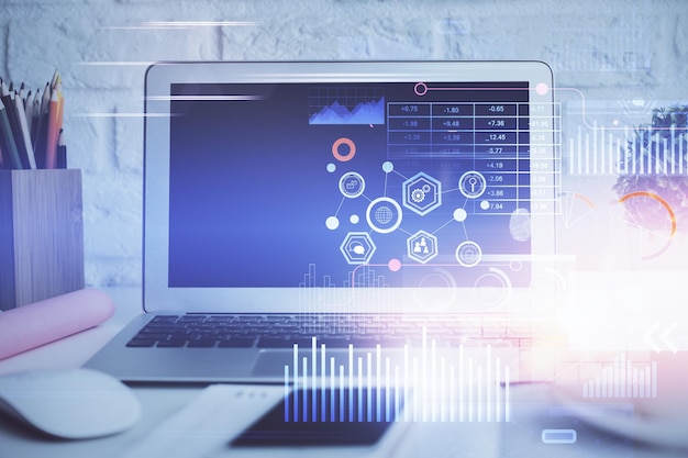 Doppelbelichtung des Desktops mit Personalcomputer im Hintergrund und Tech-Themen-Zeichnung Konzept von Bigdata