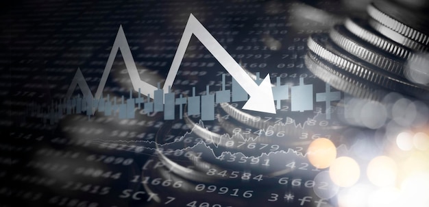 Doppelbelichtungsbild von Münzstapeln auf dem Hintergrund des Technologie-Finanzdiagramms Hintergrund der Wirtschaftstrends für den finanziellen Zusammenbruch von Unternehmen Digitale Wirtschaft der Kryptowährung