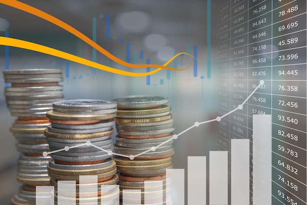 Doppelbelichtungsstapel von Thailand-Münzen mit Gewinndiagramm