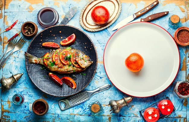 Dorada al horno en salsa de naranja.