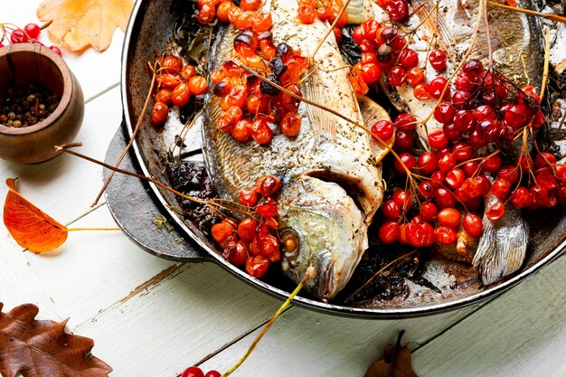 Dorado frito con viburnum