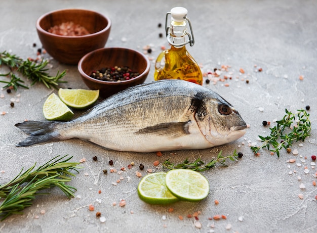 Dorado de pescado fresco