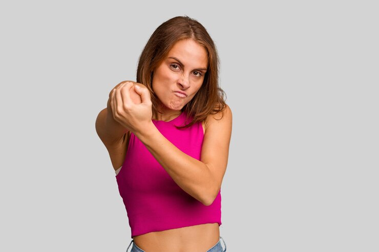 Foto dores no pescoço devido ao stress, massagem e toque com a mão