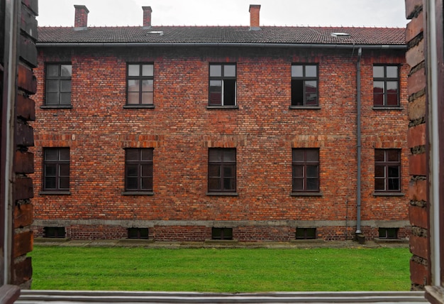 Foto dormitorio del campo de concentración de auschwitz, polonia.