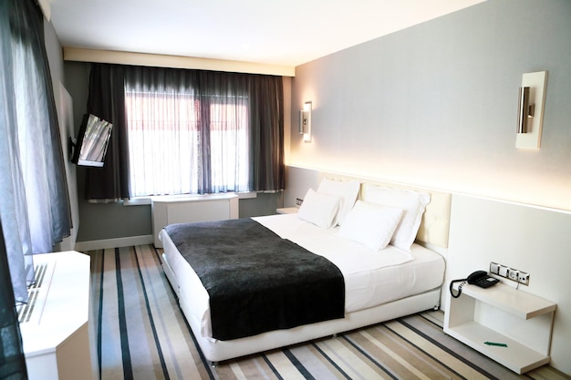 Dormitorio de hotel confort en estilo de lujo