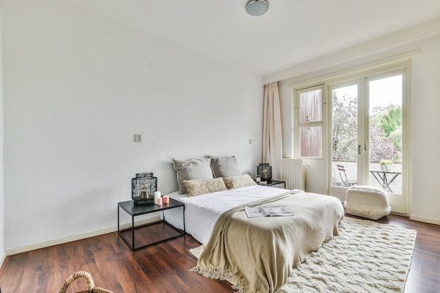 Dormitorio de lujo de la casa en un hermoso diseño