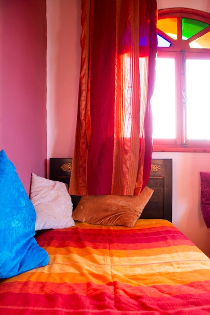 Foto dormitorio marroquí auténtico en riad tradicional