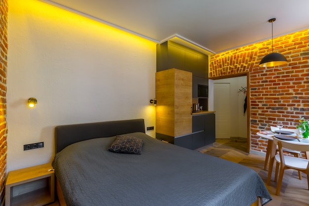 Foto dormitorio moderno estilo loft con cama grande