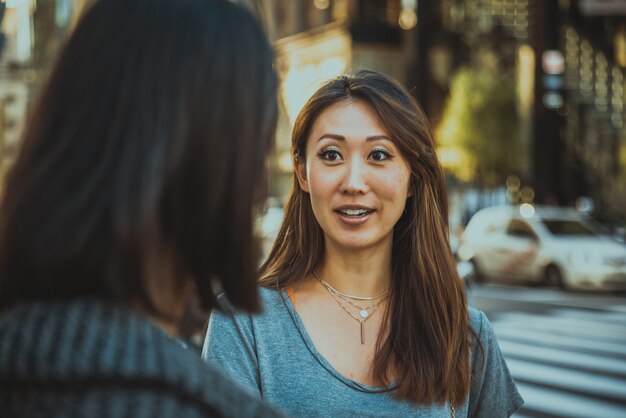 Dos amigas reunidas en Tokio