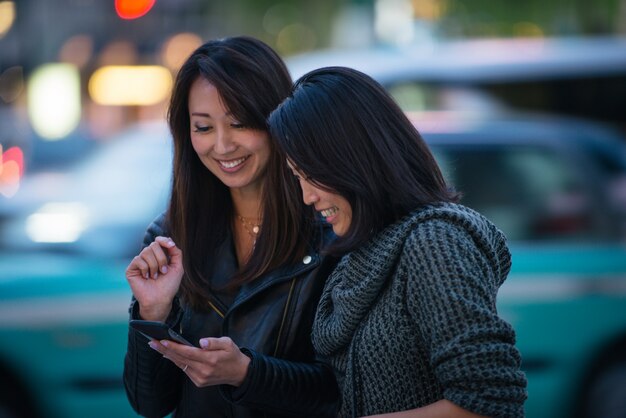 Dos amigas reunidas en Tokio