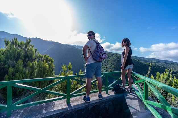 Dos amigos en el mirador del parque natural Cubo de la Galga