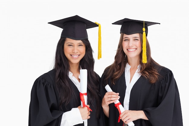 Dos amigos se unen después de graduarse