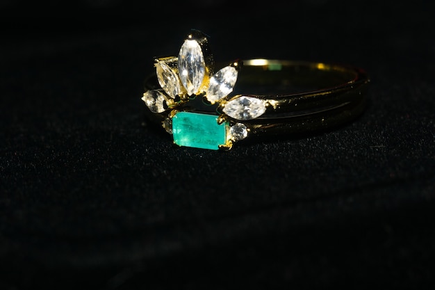 Dos anillos de oro amarillo con circonitas blancas y turmalina paraiba.