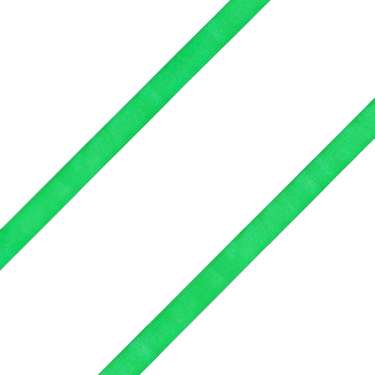 Foto dos bandas diagonales de satén verde paralelas aisladas