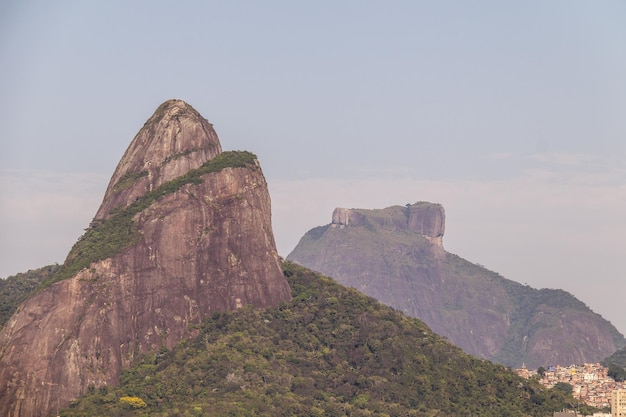 Dos colinas Hermano en Río de Janeiro Brasil