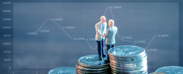 Dos conceptos de hombre de negocios, ahorro, inversión y finanzas.