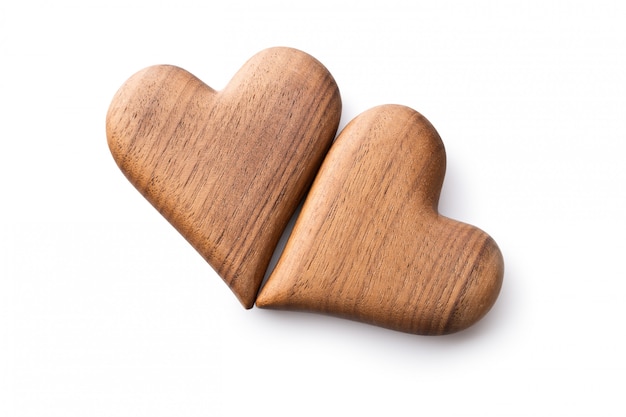 Dos corazones de madera.