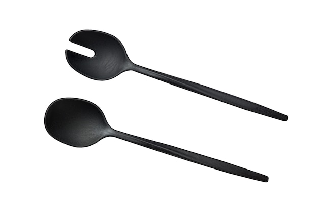 Dos cucharas de plástico negro accesorios de cocina sobre fondo blanco aislado