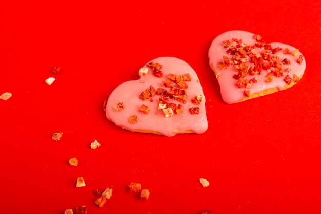 Dos galletas en forma de corazón para el día de san valentín