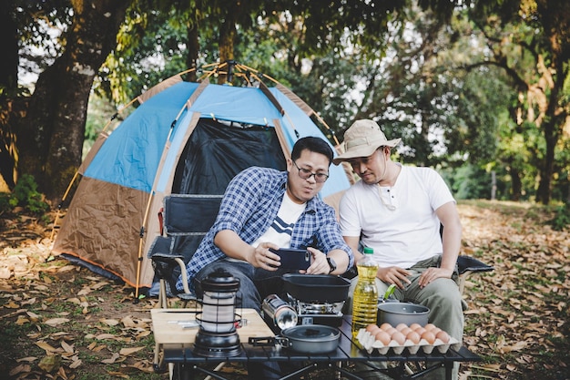 Dos mejores amigos van de campamento