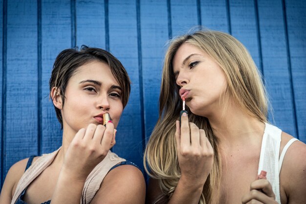 Dos niñas jugando