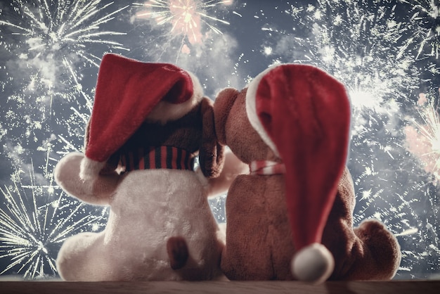 Foto dos osos de peluche disfrutando de navidad y año nuevo concepto de celebración de año nuevo