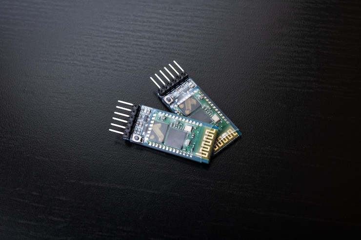 Foto dos pequeños tableros verdes para dispositivos electrónicos.