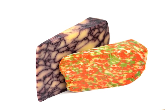 dos piezas de queso madurado - queso morado y colorido