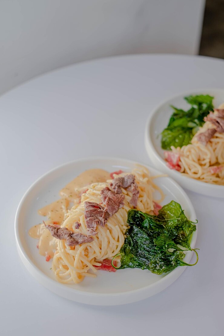 Dos porciones de Rose Pasta Spaghetti