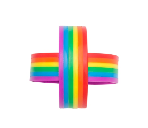 Dos pulseras coloridas del arco iris en signo más lgbtq personas symb