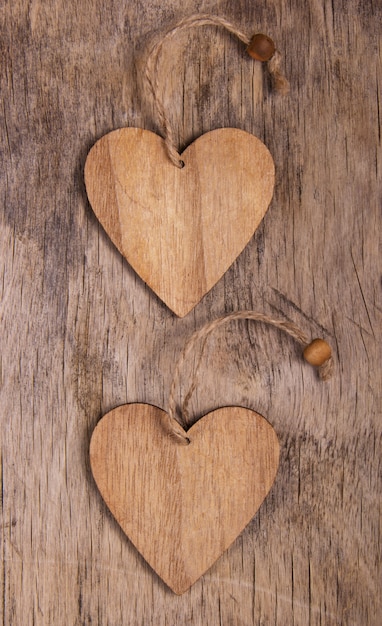 Foto dos valentines en el fondo de madera vieja