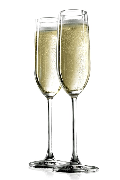 Dos vasos de champán aislados sobre un fondo blanco