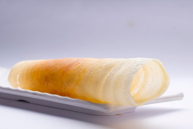 Dosa Ghee asado Dosa en forma de cono famoso artículo de desayuno del sur de la India que está hecho en una sartén de hierro fundido