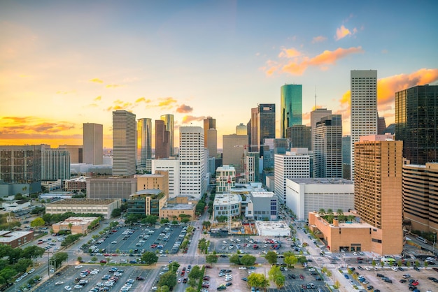 Downtown Houston Skyline in Texas USA in der Dämmerung