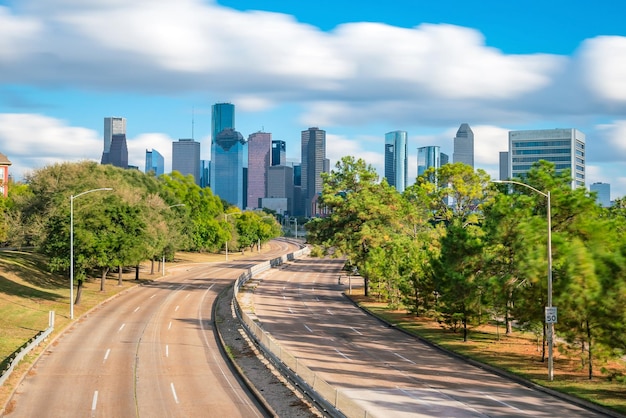 Downtown Houston Skyline in Texas USA mit blauem Himmel