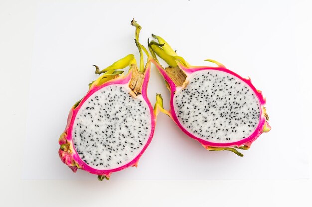 Drachenfrucht, Pitaya isoliert auf weißem Hintergrund mit Beschneidungspfad.