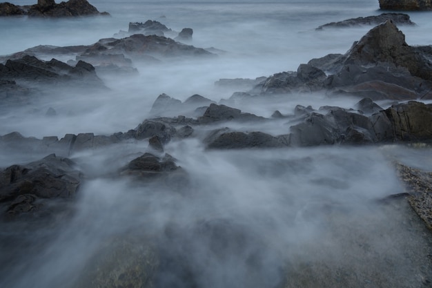 Drachenschuppe Felsen &amp; Nebel