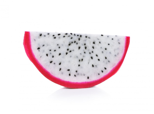 Dragon Fruit aislado contra el fondo blanco.