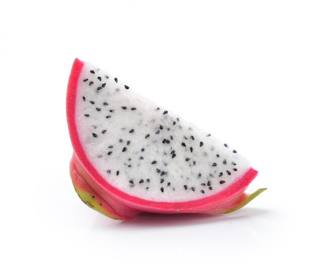 Dragon Fruit aislado en el espacio en blanco.