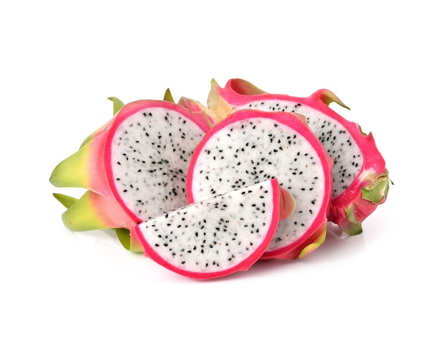 Dragon Fruit sobre fondo blanco