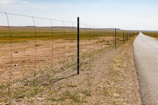 Drahtgeflecht entlang der Autobahn, Innere Mongolei, China