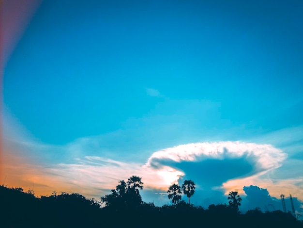 dramática nuvem de cogumelo do céu