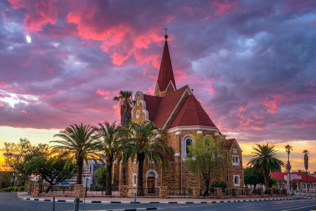 Dramático pôr do sol acima de Christchurch Windhoek Namíbia