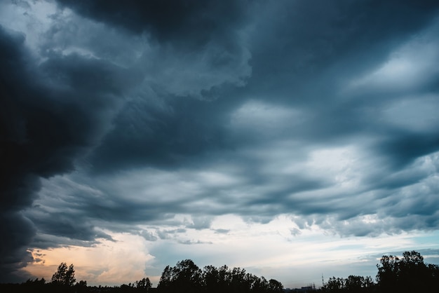 Dramatische Wolkenlandschaft