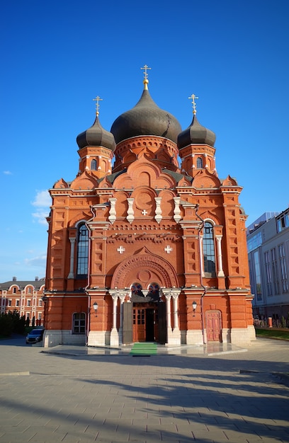 Dramatischer Hintergrund der russischen Tempelarchitektur