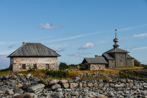 Dramatización de Andreevskiy del monasterio Solovetsky en la isla Bolshoi Zayatsky.