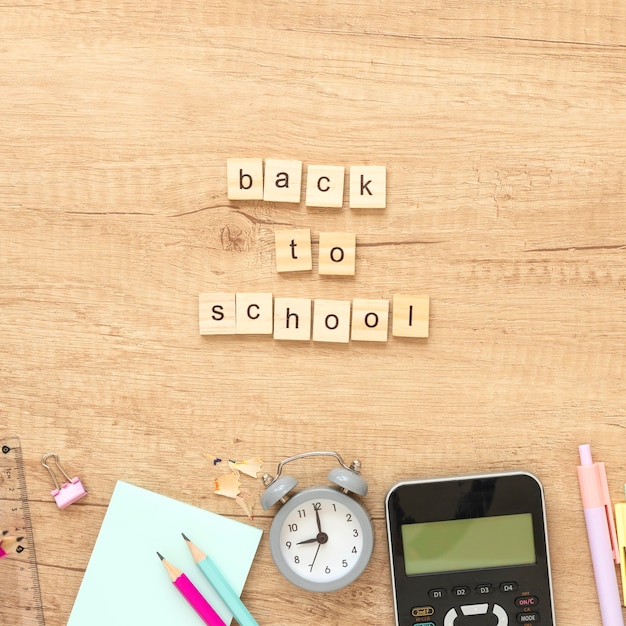 Foto draufsicht anordnung der stilllebenelemente zurück zur schule