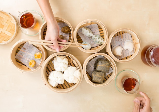 Draufsicht auf das Essen mit Dim Sum