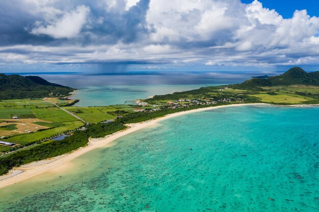 Foto draufsicht auf die insel ishigaki von okinawa